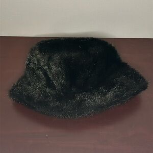 NWOT Womens Black Faux Fur 100% Polyester Lined Bucket Winter Hat‎